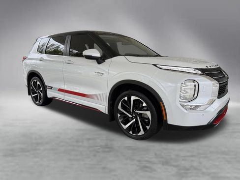 Used 2023 Mitsubishi Outlander SE AWD/4WD image 2