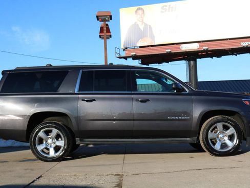 Used 2018 Chevrolet Suburban LT w/ Luxury Package image 6