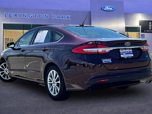Used 2017 Ford Fusion SE image 4