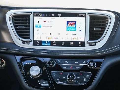 New 2026 Chrysler Pacifica Select image 15