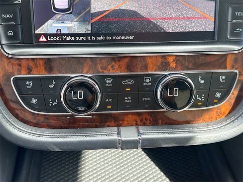 Used 2018 Bentley Bentayga image 18