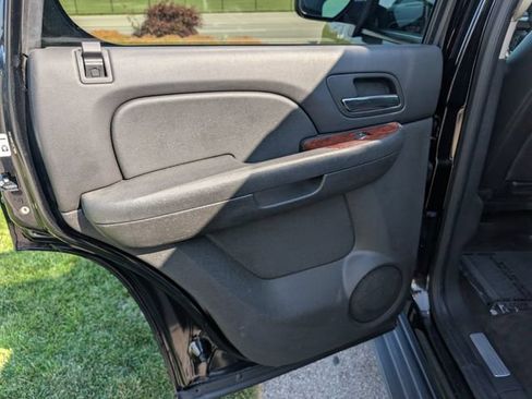 Used 2012 Chevrolet Tahoe LTZ AWD/4WD image 18