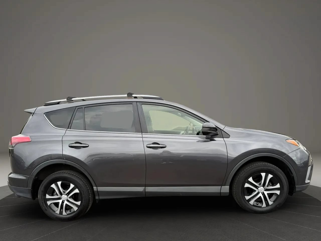 Used 2018 Toyota RAV4 LE w/ Carpet Mat Package AWD/4WD image 2
