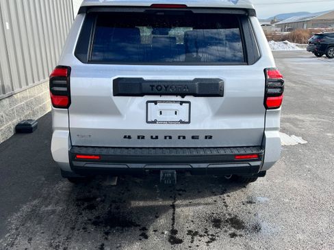 Certified 2025 Toyota 4Runner SR5 AWD/4WD image 4