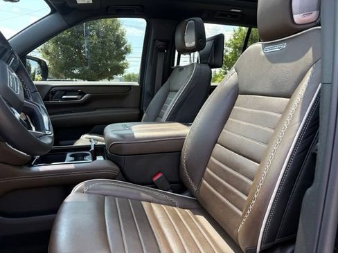 Used 2025 GMC Yukon Denali Ultimate w/ LPO, Floor Liner Package AWD/4WD image 34