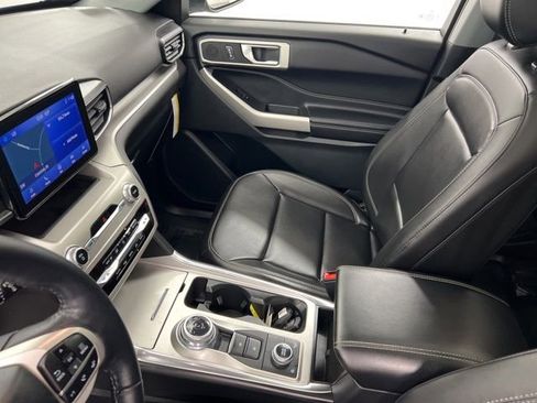 Used 2022 Ford Explorer XLT w/ Equipment Group 202A AWD/4WD image 22