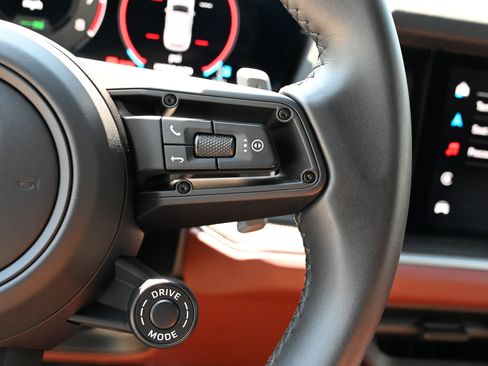 Used 2025 Porsche Cayenne Turbo AWD/4WD image 25