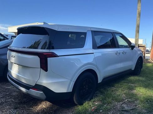 Used 2025 Kia Carnival FWD image 13