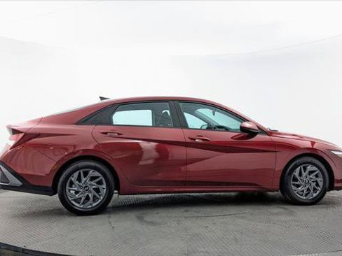 Used 2024 Hyundai Elantra SEL FWD image 9