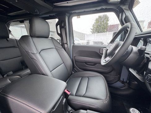 New 2026 Jeep Wrangler Unlimited Sahara AWD/4WD image 19