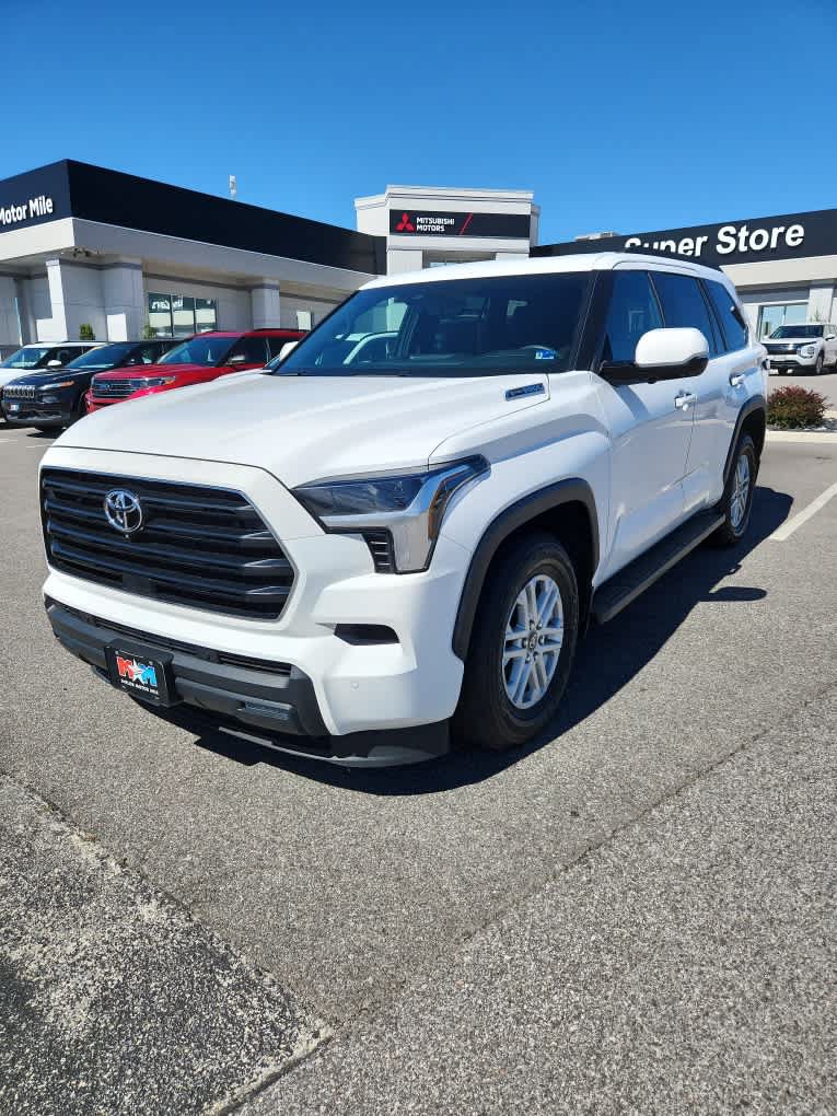 Used 2025 Toyota Sequoia SR5 AWD/4WD image 14