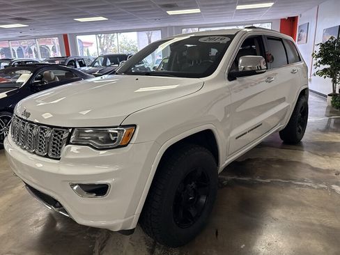 Used 2019 Jeep Grand Cherokee Overland RWD image 3