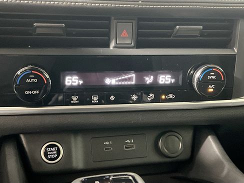 Used 2023 Nissan Rogue SV FWD image 26