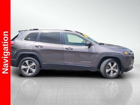 Used 2019 Jeep Cherokee Limited w/ Luxury Group FWD image 3