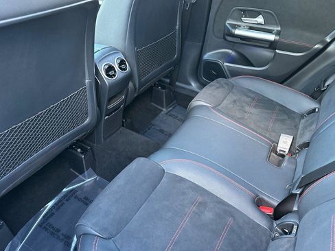 Used 2025 Mercedes-Benz GLA 250 4MATIC image 11