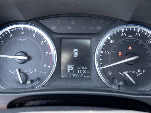 Used 2016 Toyota Highlander Plus FWD image 12