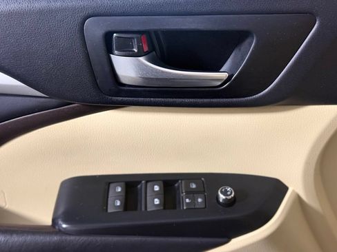 Used 2018 Toyota Highlander XLE AWD/4WD image 22