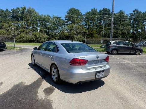 Used 2013 Volkswagen Passat 2.5 SE FWD image 3