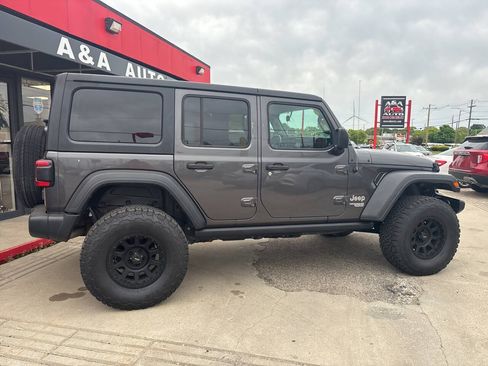 Used 2018 Jeep Wrangler Unlimited Sport S AWD/4WD image 3
