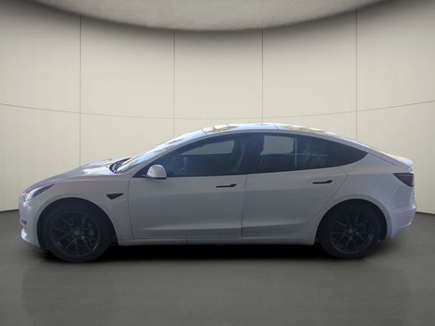 Used 2021 Tesla Model 3 Standard Range Plus RWD image 4