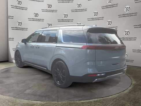Used 2023 Kia Carnival SX image 3