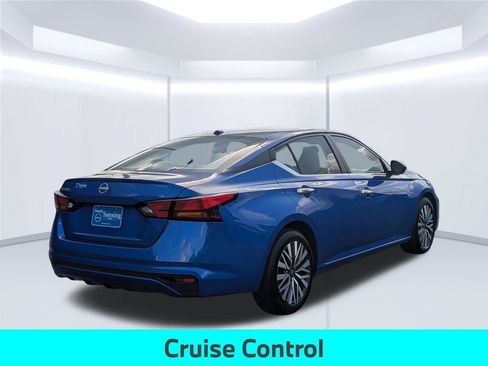 Used 2025 Nissan Altima 2.5 SV FWD image 7