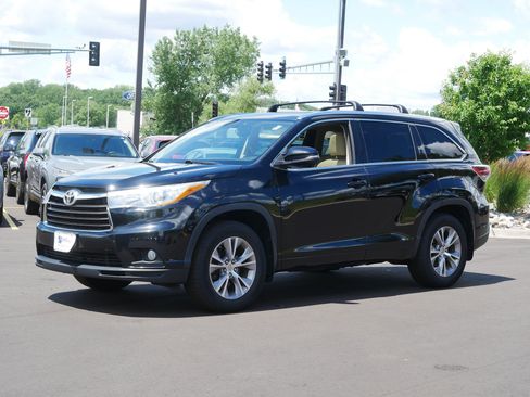 Used 2015 Toyota Highlander XLE AWD/4WD image 2