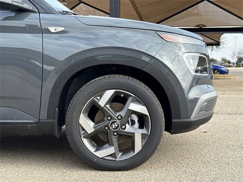 New 2025 Hyundai Venue Limited image 4
