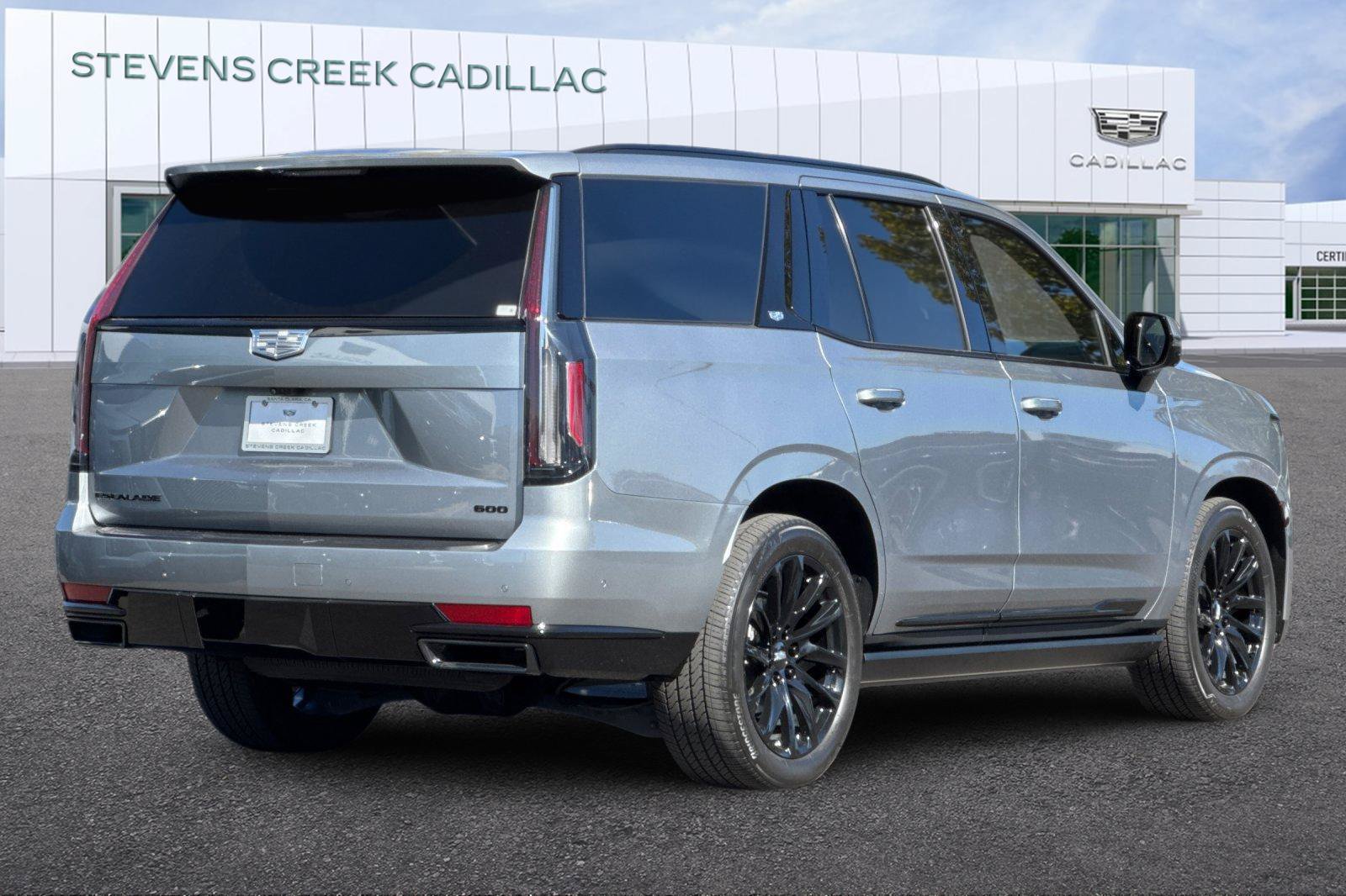 Certified 2023 Cadillac Escalade Sport Platinum w/ LPO, ONYX Package AWD/4WD image 3