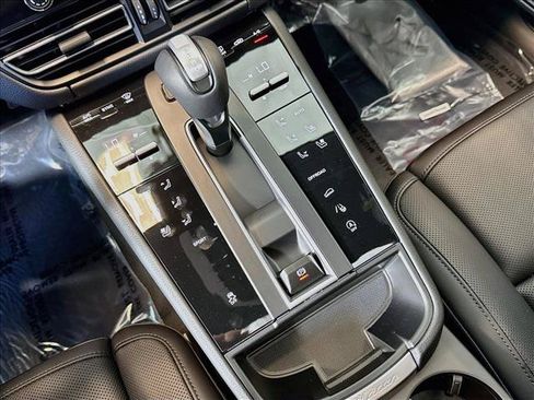 New 2026 Porsche Macan AWD/4WD image 18