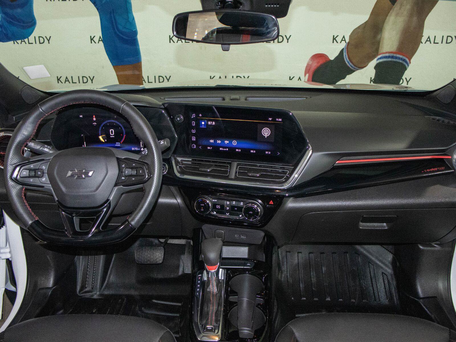Used 2025 Chevrolet Trax RS w/ Driver Confidence Package FWD image 3