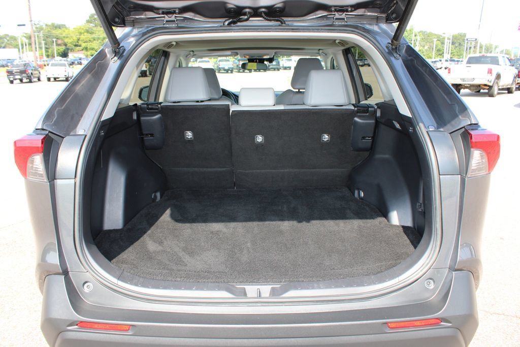 Used 2019 Toyota RAV4 XLE Premium FWD image 19
