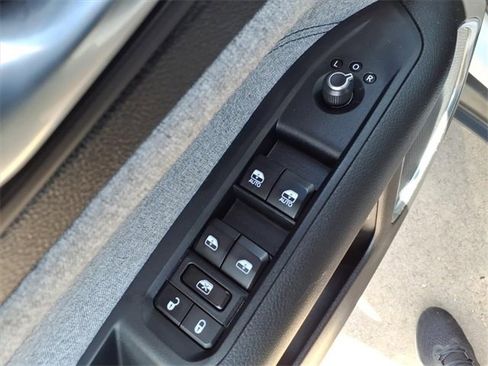 Used 2024 Jeep Compass Latitude image 20