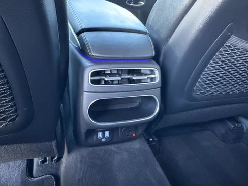 Used 2025 Genesis GV70 3.5T Sport image 17