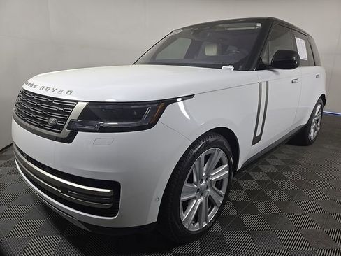Used 2023 Land Rover Range Rover SE image 2