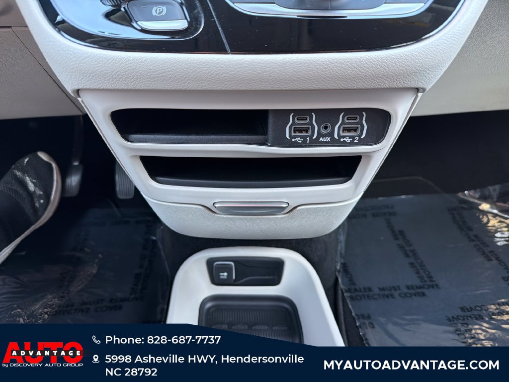 Used 2024 Chrysler Pacifica Touring-L FWD image 20