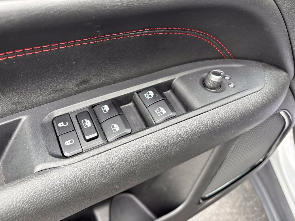 Used 2025 Jeep Compass Trailhawk AWD/4WD image 19