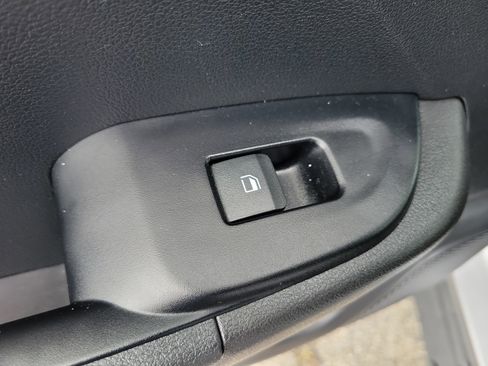 Used 2025 Hyundai Venue SEL FWD image 14