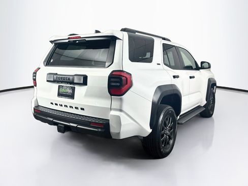 Used 2025 Toyota 4Runner SR5 AWD/4WD image 9