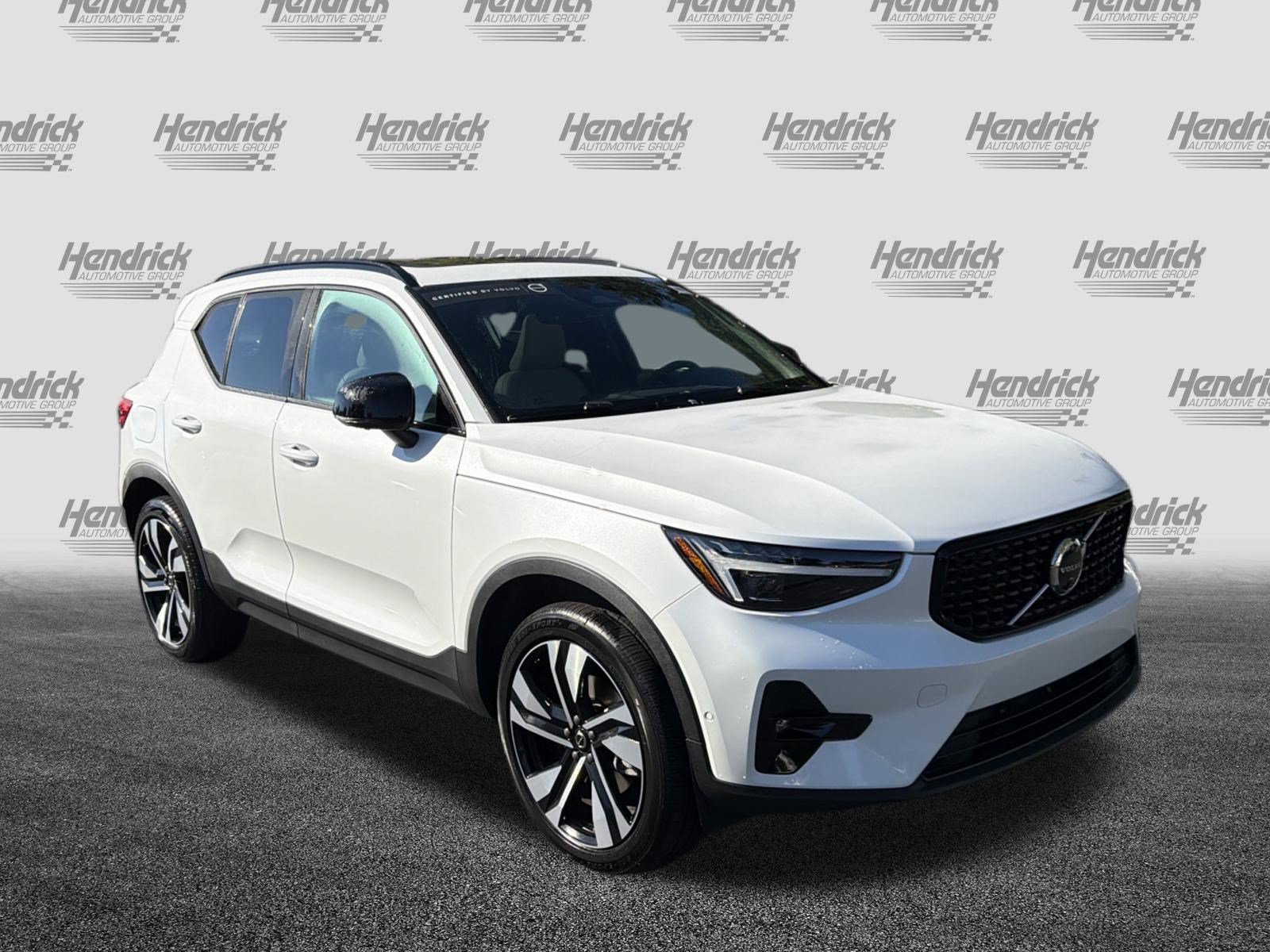 Certified 2024 Volvo XC40 B5 Plus w/ Protection Package Premier AWD/4WD image 2