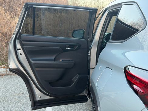 Used 2021 Toyota Highlander XSE image 13