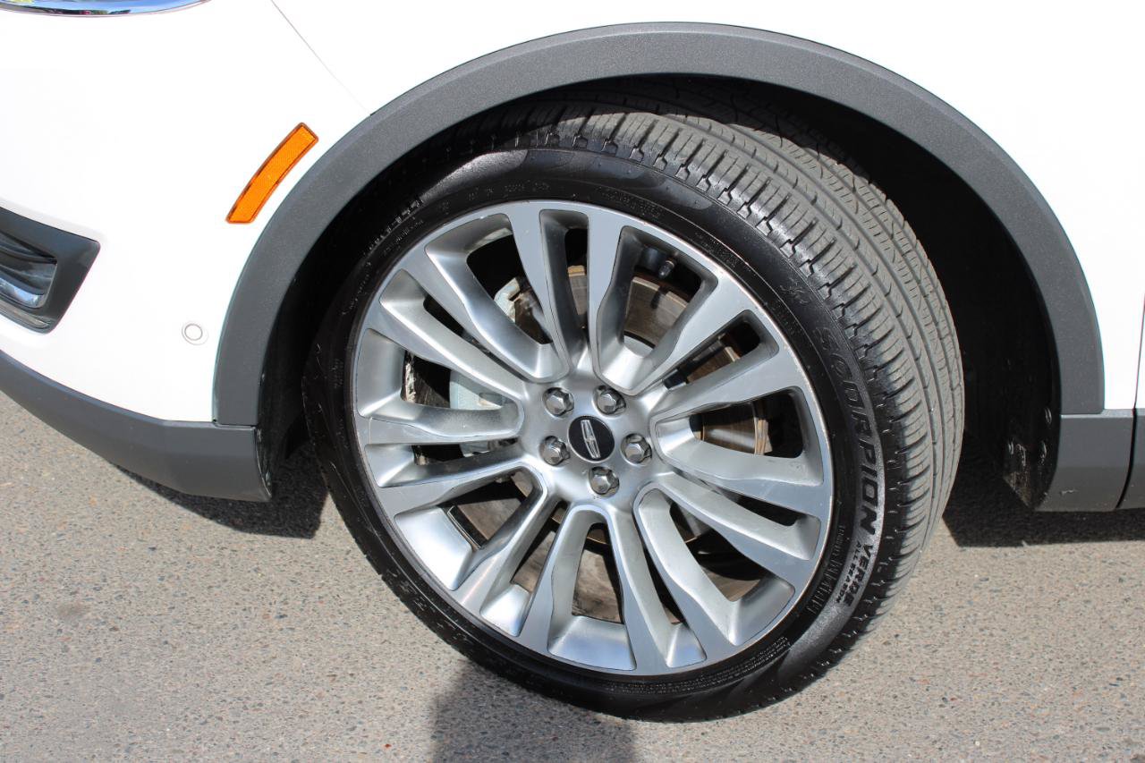 Used 2017 Lincoln MKX Reserve w/ Driver Assistance Package AWD/4WD image 18