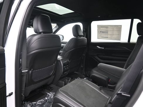 New 2025 Jeep Grand Cherokee L Altitude image 23