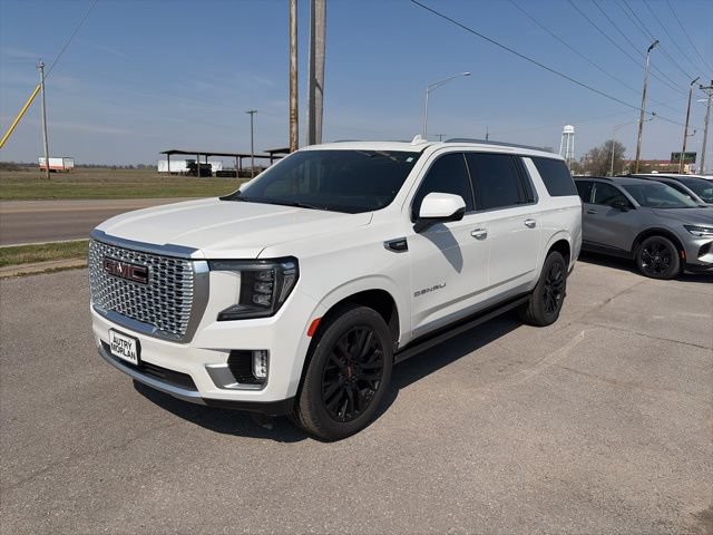 Used 2023 GMC Yukon XL Denali AWD/4WD image 2