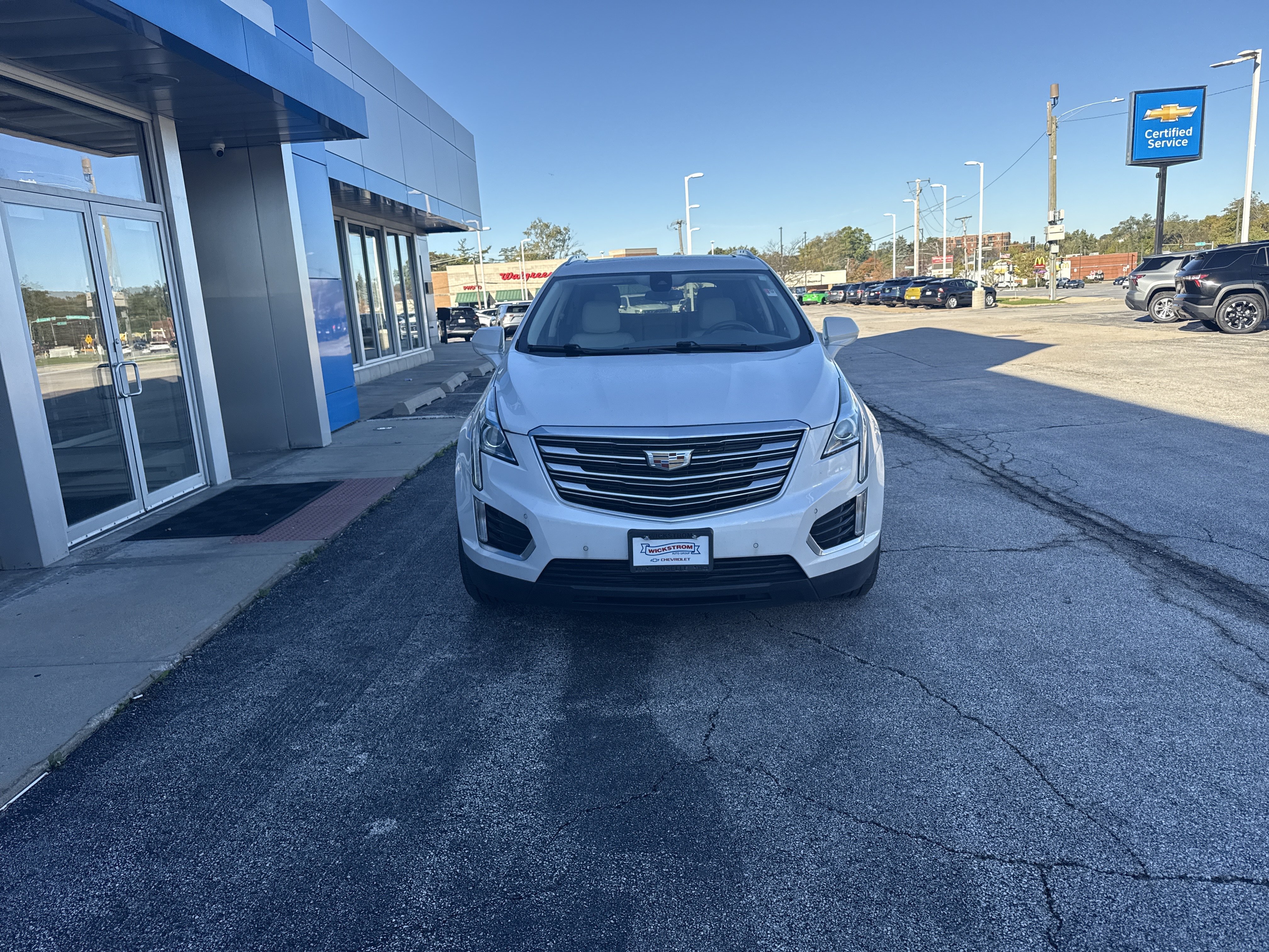 Used 2018 Cadillac XT5 Luxury w/ Driver Awareness Package AWD/4WD image 3