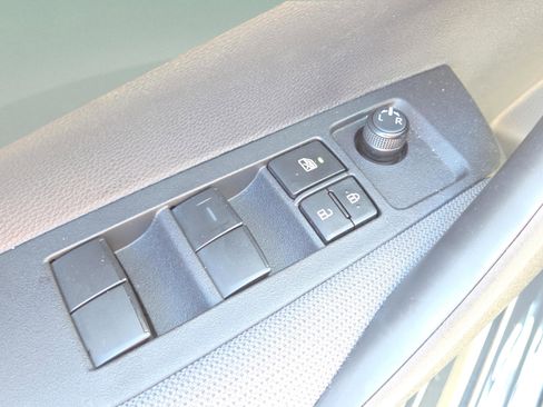 Used 2025 Toyota Corolla LE w/ Convenience Package image 23