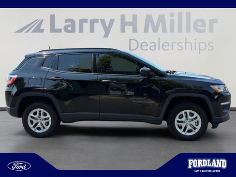 Used 2017 Jeep Compass Sport w/ Tech Group AWD/4WD image 6