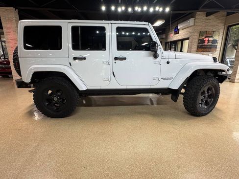 Used 2014 Jeep Wrangler Unlimited Sahara AWD/4WD image 8