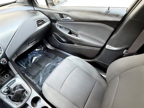 Used 2017 Chevrolet Cruze LT image 27