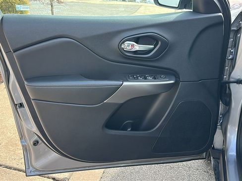 Used 2021 Jeep Cherokee Latitude Lux image 14